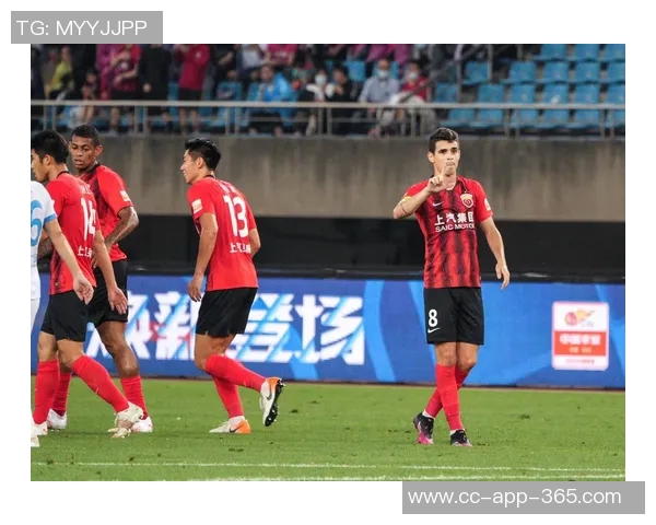 海港队训练照曝光加布里埃尔热情竖大拇指展现团队士气